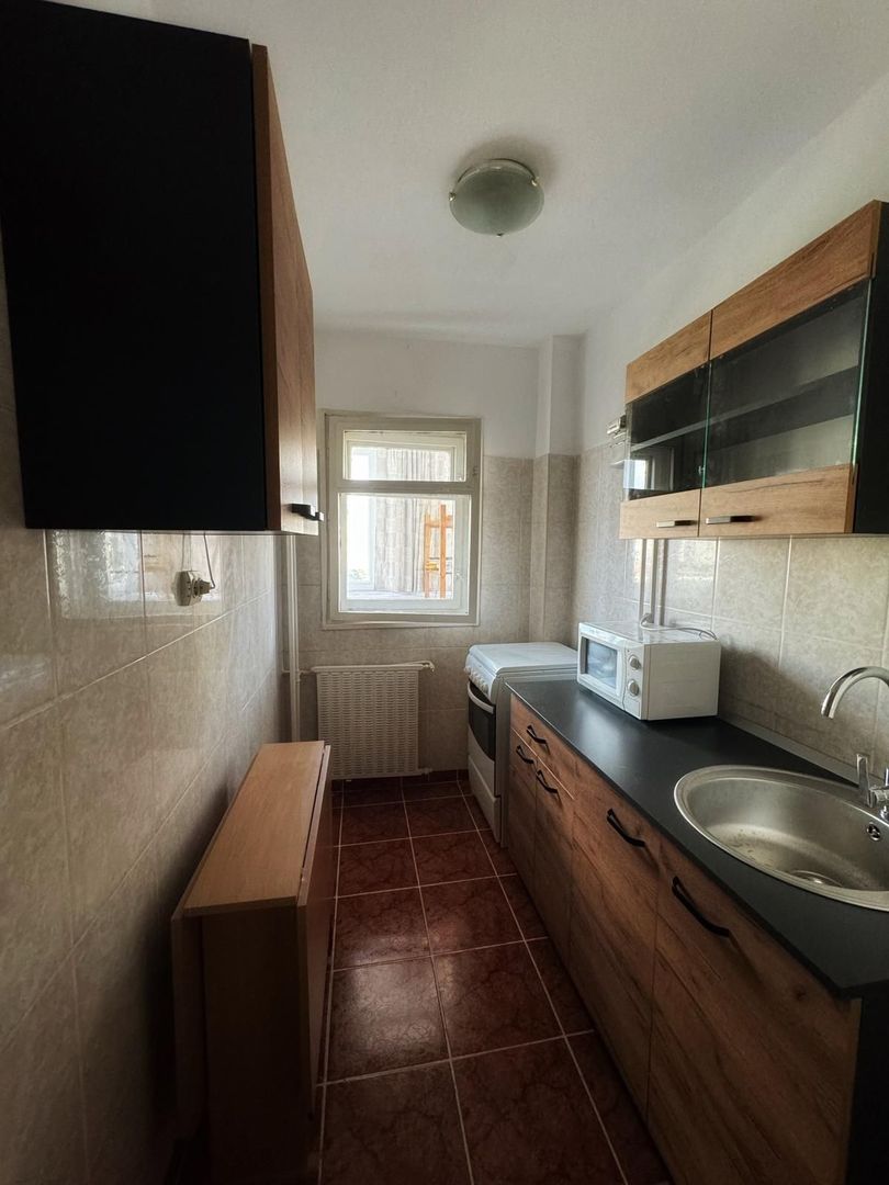 Garsoniera spatiosa, bloc mixt, 4 - 5min metrou Iancului, bolier montat, renovat - Poză 4