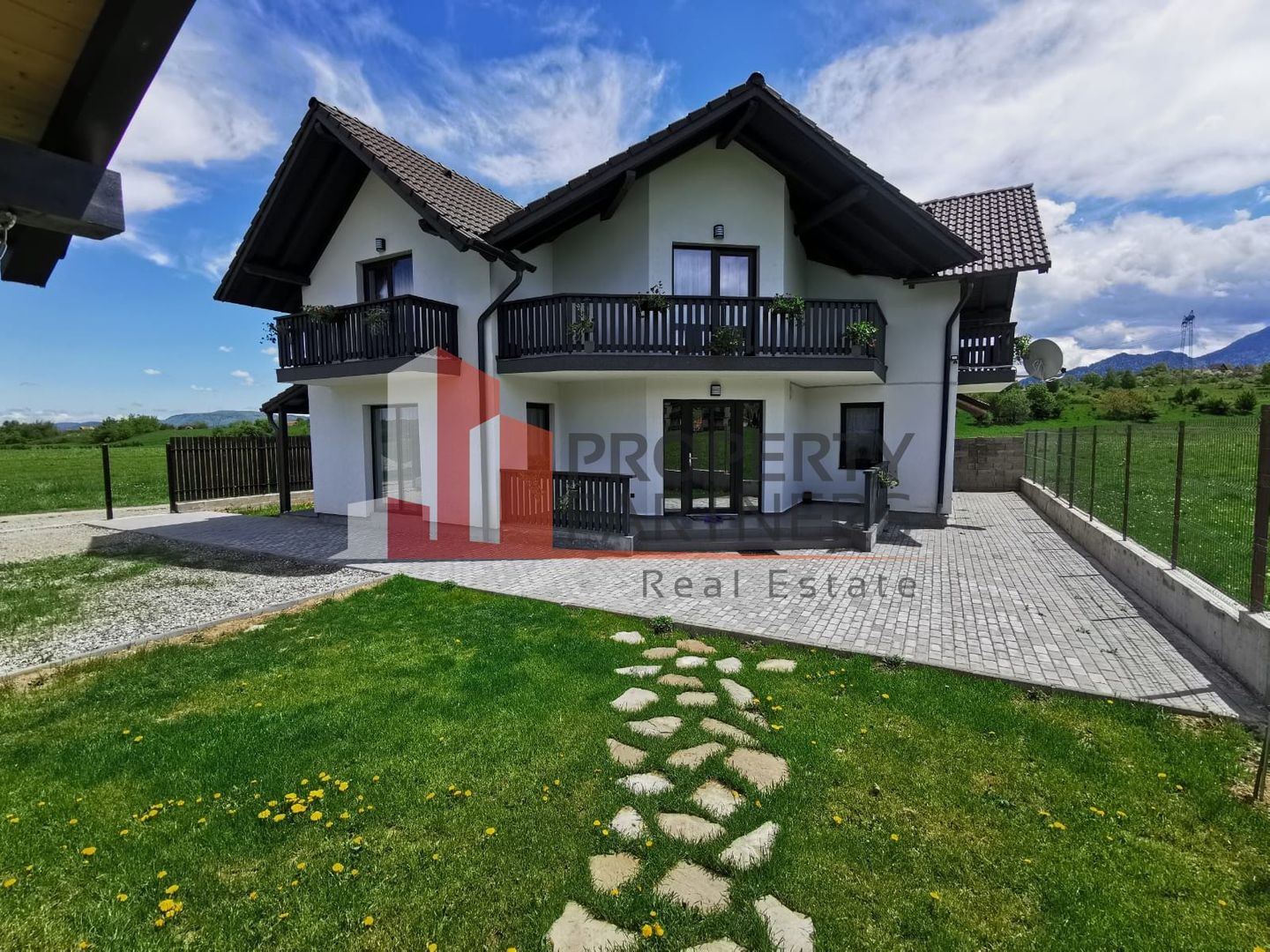 Casă modernă in Tohanul Nou, la 4 km de Castelul Bran - Poză 1