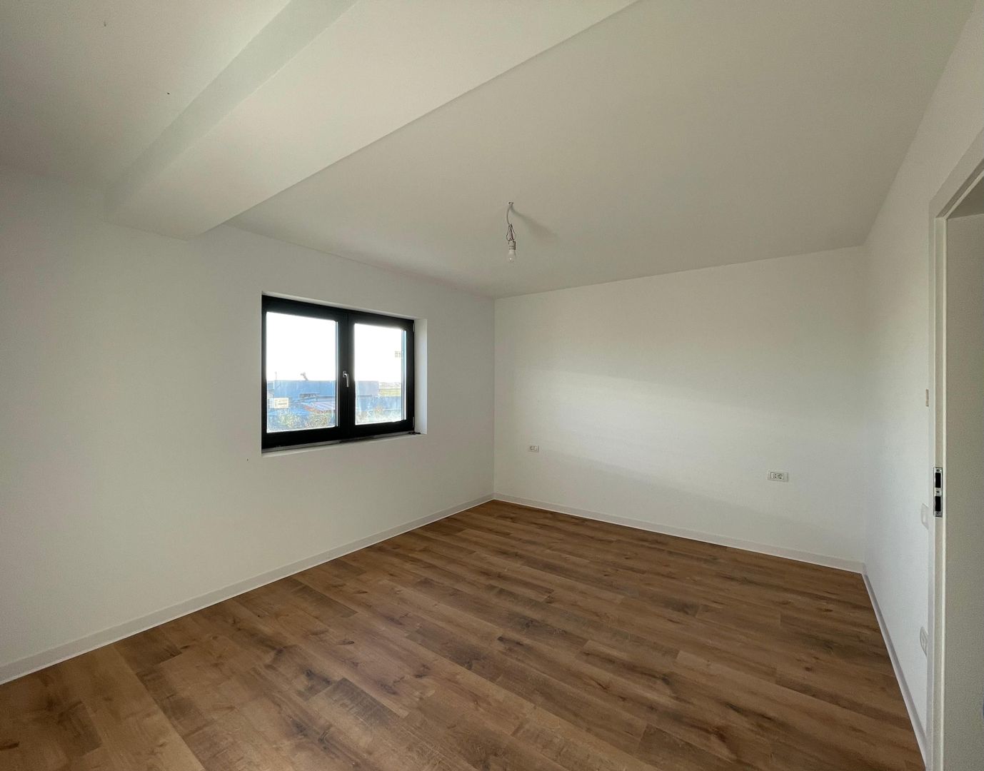 Duplex despartit prin camera tehnica - finisaje premium - Poză 15