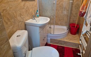 Inchiriez apartament 2 camere semi, pe Pietonala, et 1, 40mp, mobilat - Poză 6