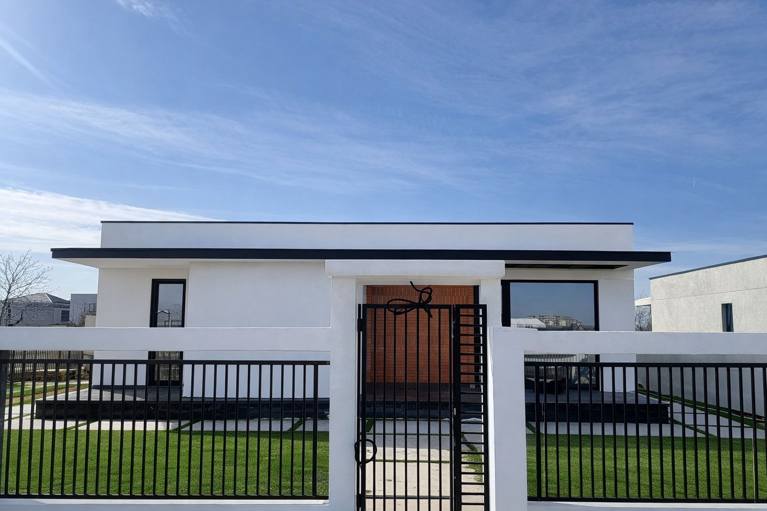 Vila Individuala in still INDUSTRIAL 500mp CURTE - Poză 1