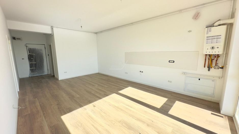 Etaj 1. Lift. Balcon mare. Loc de parcare. - Poză 3