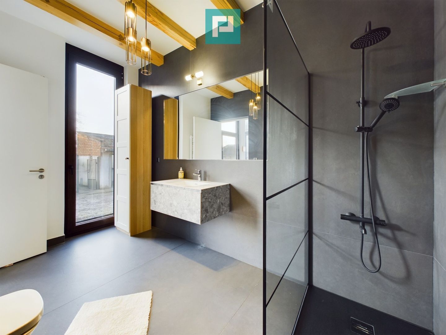 Casă generoasă în Periam județ Timiș - Poză 11