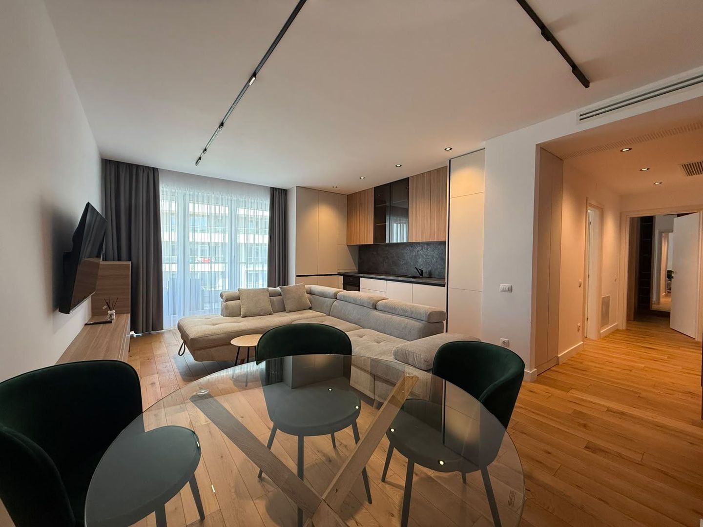 APARTAMENT 3 CAMERE | TERASA | VEDERE LAC - Poză 1
