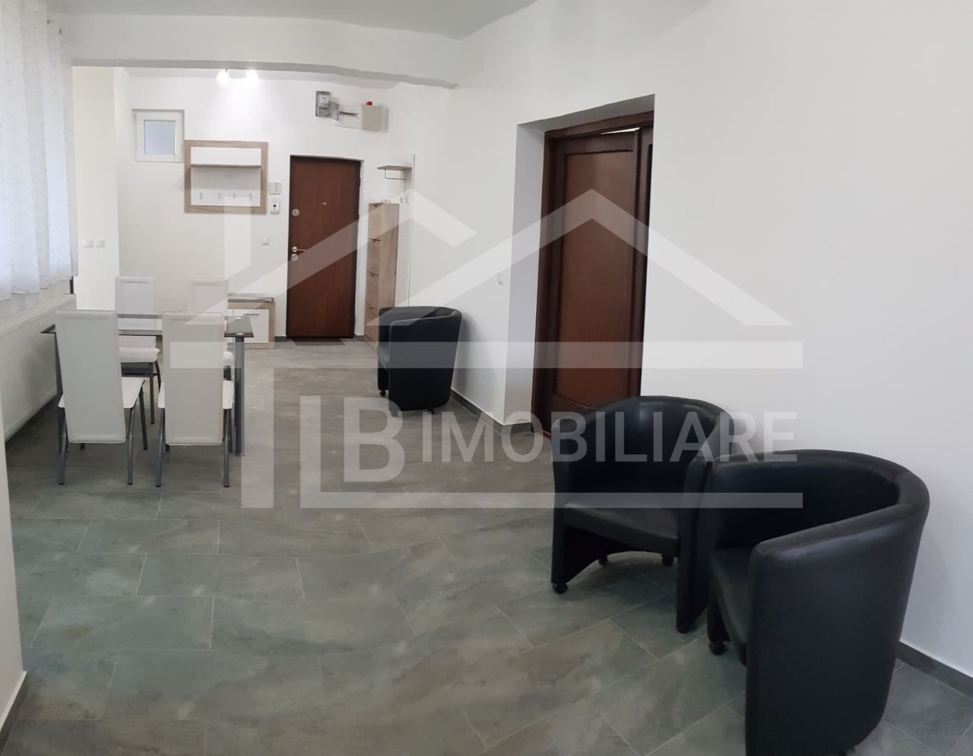 Apartament cu 4 camere, 75mp, Zona Semicentrala - Poză 2