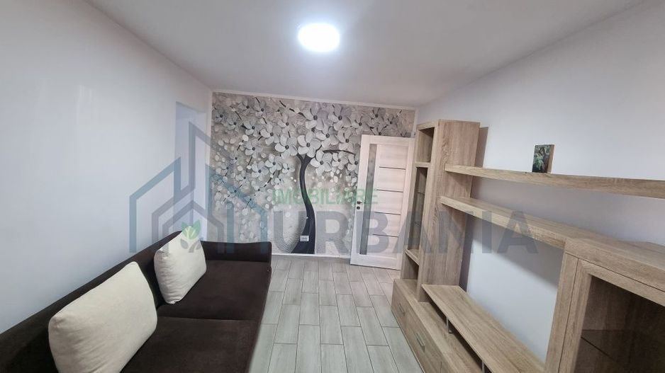 Apartament 3 camere, renovat complet, mobilat și utilat, lângă Colegiul Național „Mihail Sadoveanu” din Pașcani, cu pod pe toată suprafața - Poză 1