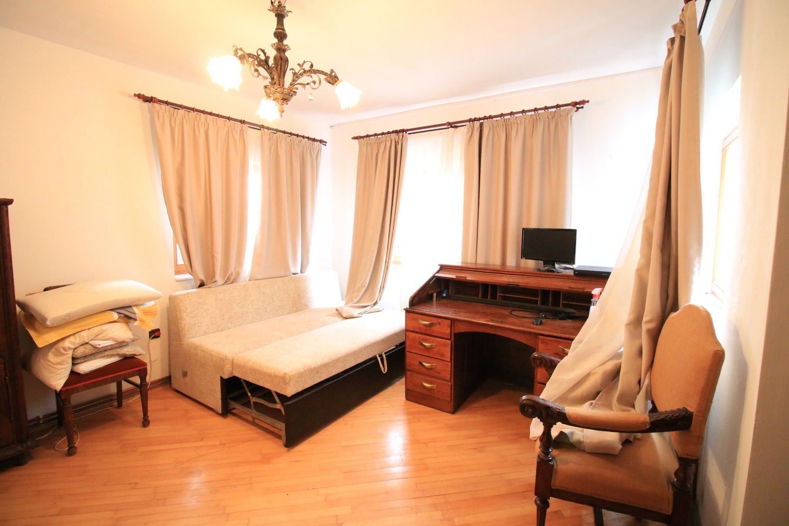 Vila cu 6 camere + 2 case + bazin inot+ 5.934 mp teren  com. Chichis - Poză 5