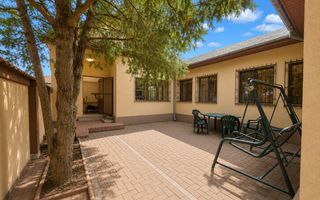 Vila 4 camere | Teren 532 mp | Piscina si foisor | Str. Lupeni - Poză 1
