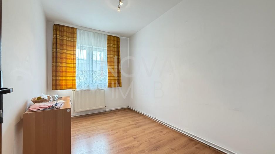 Apartament 3 camere, decomandat, etajul 3/4 - Cisnadie - Poză 4