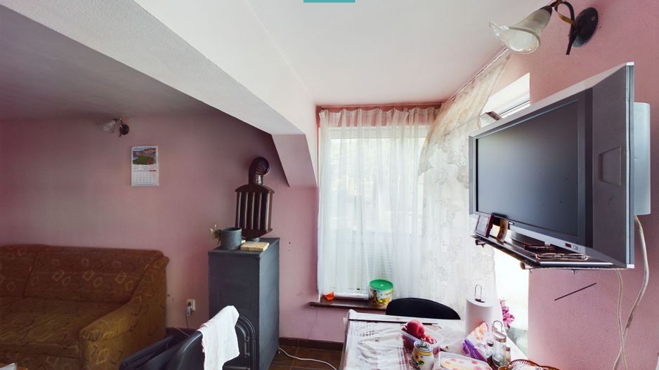 Casă cu 2 camere și 456 mp teren în Ghioroc - Poză 17