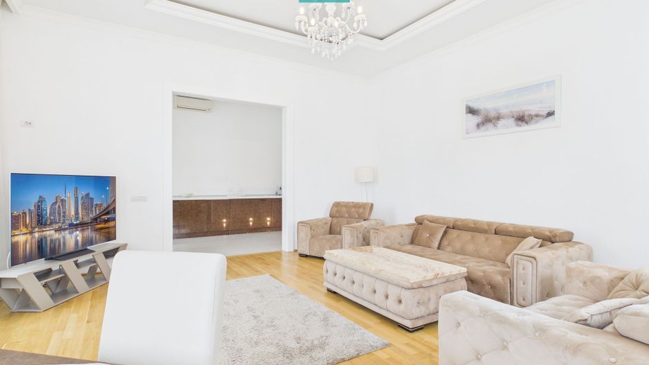 Apartament deosebit în clădire istorică central - Poză 3