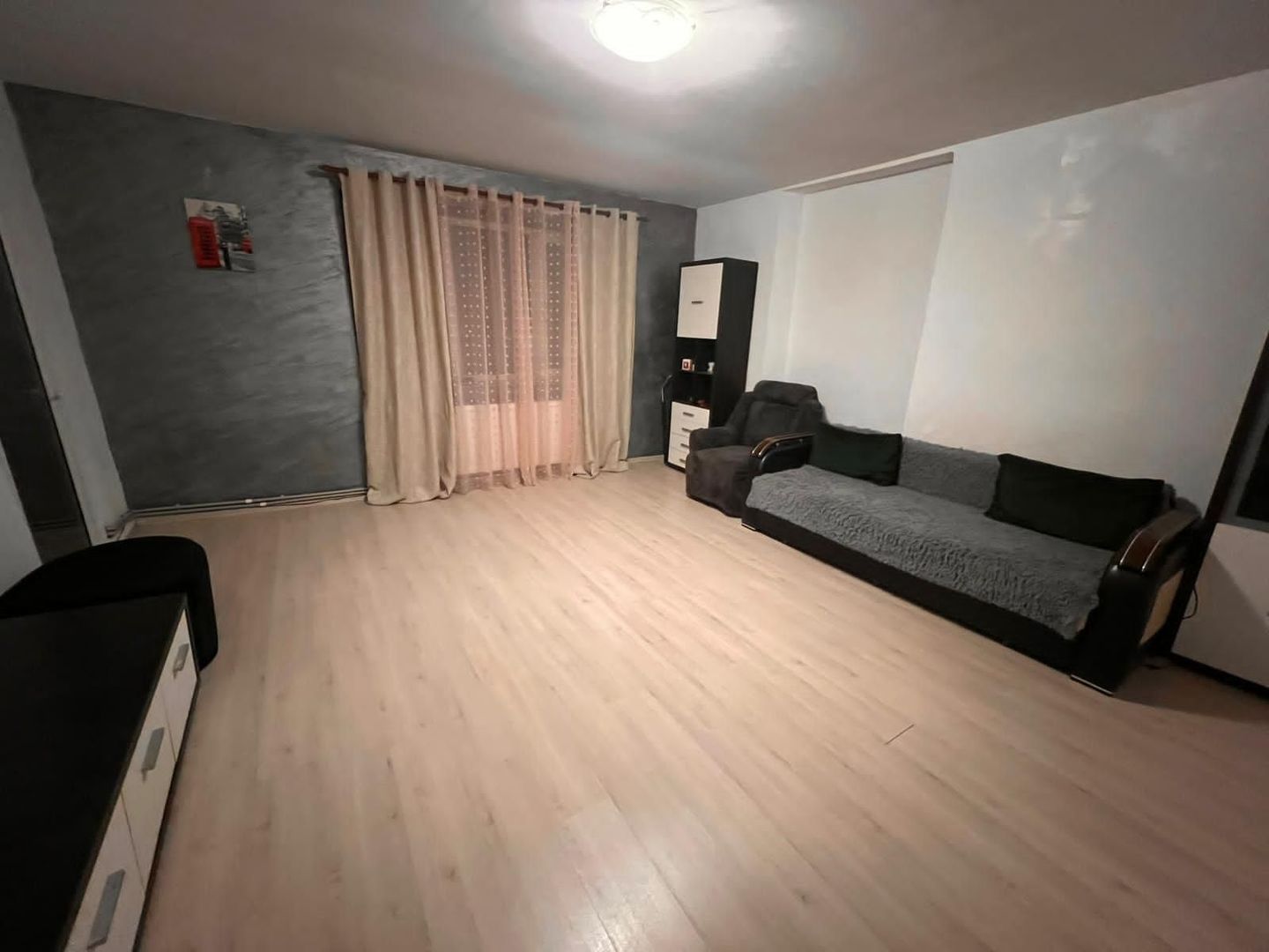 De vanzare – Apartament la casa, etaj 1, complet mobilat si utilat - Poză 1