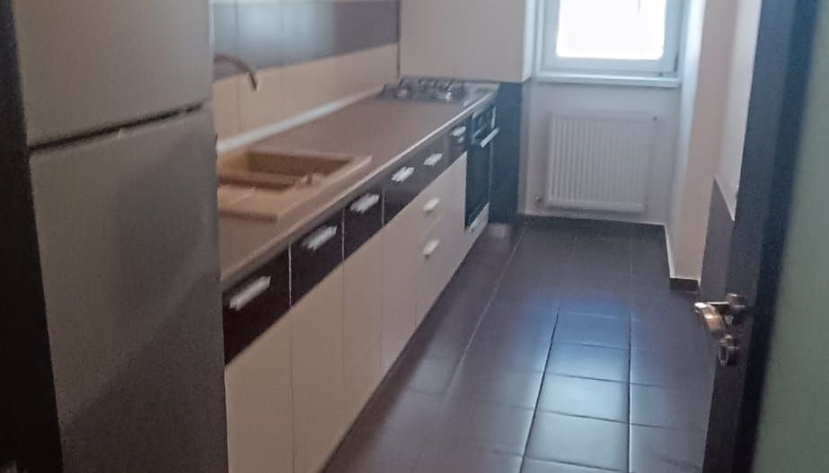 Apart. decomandat ( bucatarie separata+balcon ) + Parcare ! - Poză 6