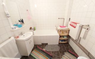 Casa de vanzare cu teren generos - Poză 9