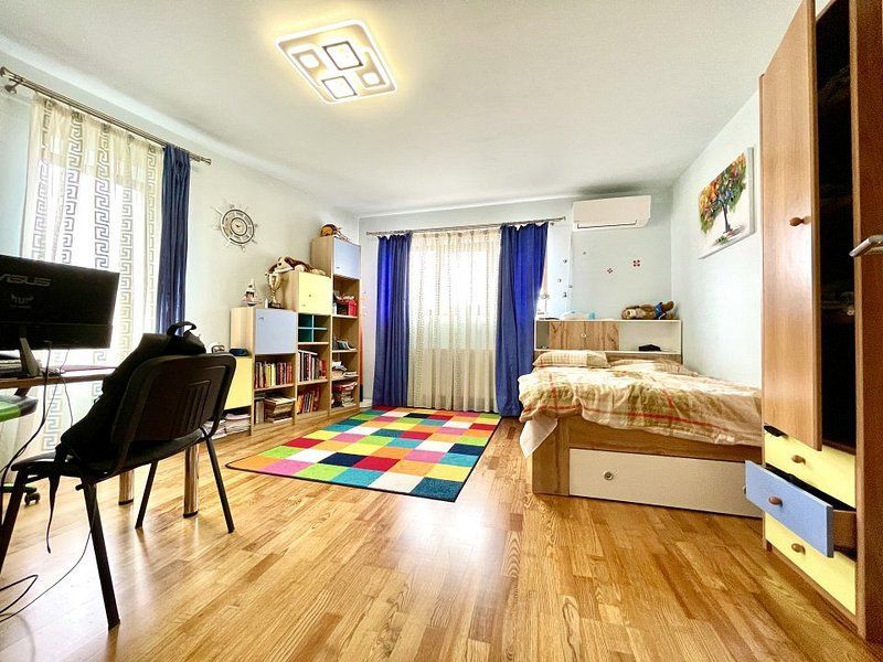 Design clasic, pozitie centrală - casă  în Dumbrăvita - Poză 15