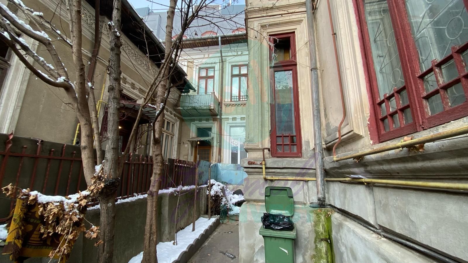 Casa singura in curte - Poză 1