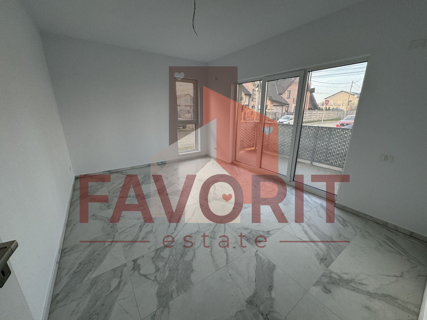 Decomandat. Gradina Proprie. 2 bai. Disponibil imediat. - Poză 1