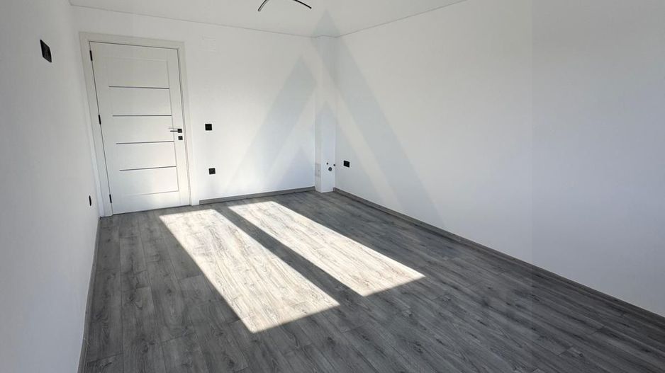 Casa moderna constructie noua 195 mp utili si 100 mp curte Sura Mare - Poză 17