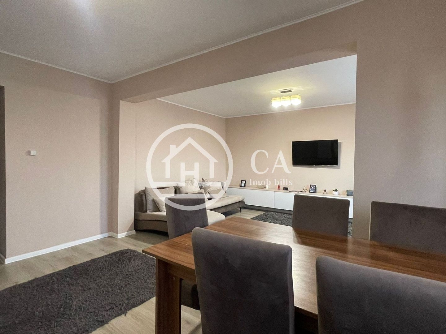 Apartament de vânzare cu 3 camere în zona Rogerius, Oradea - Poză 2