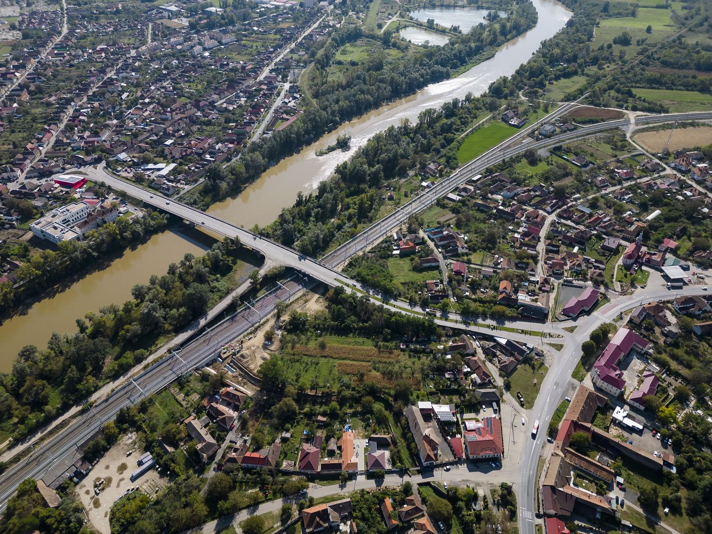 Casă individuală pe un nivel cu 5 camere, Lipova - Poză 3