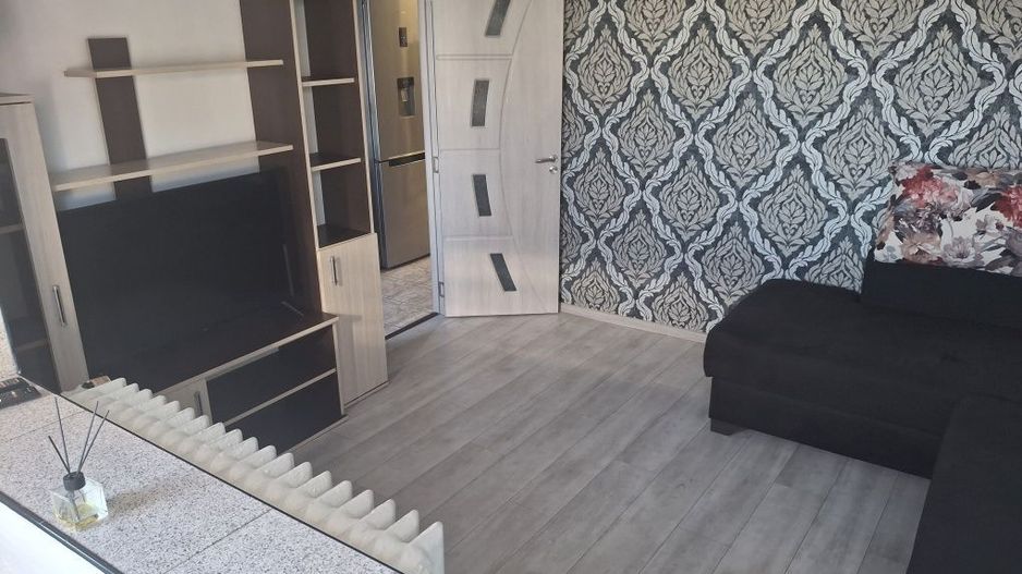 Închiriez apartament 2camere, Mall Vitan, mobilat, parcare, petfriend - Poză 1