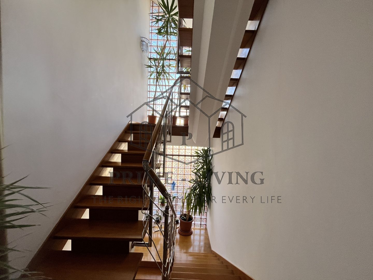 VILA CU 7 CAMERE IN COMPLEX REZIDENTIAL IN IANCU NICOLAE - Poză 14