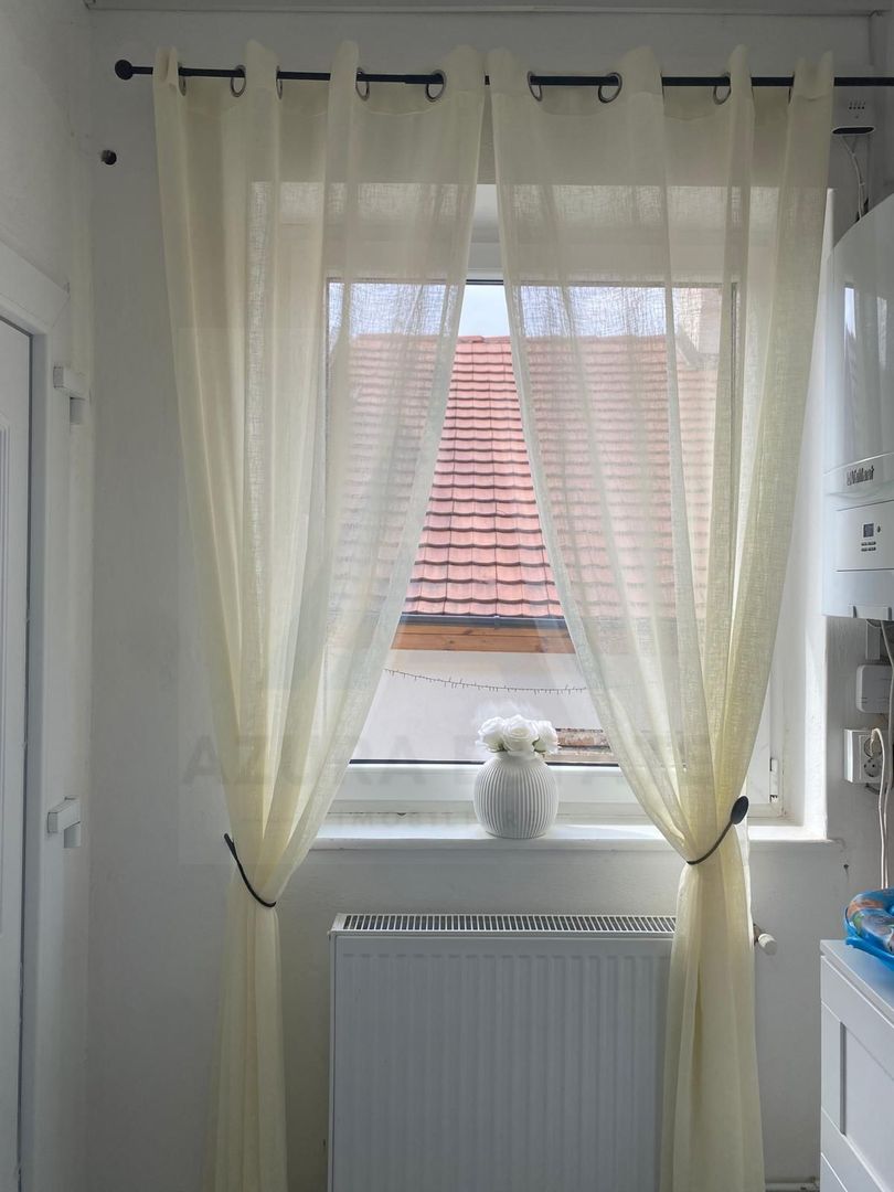 Casa renovata 250 mp utili si teren 935 mp in zona centrala Cisnadie - Poză 12