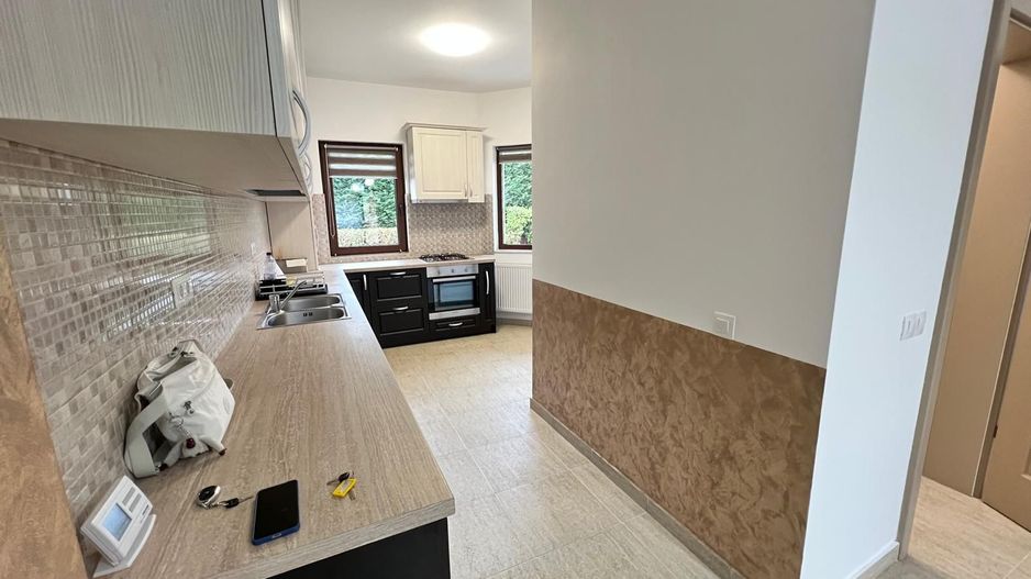 Casa cu 7 camere | 3 balcoane | Garaj | 220 mp + 80 mp curte | Cartier Panorama - Poză 4