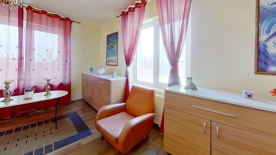 Proprietate pe 2 niveluri, curte individuala si garaj, cartier linistit, Rasnov. - Poză 35
