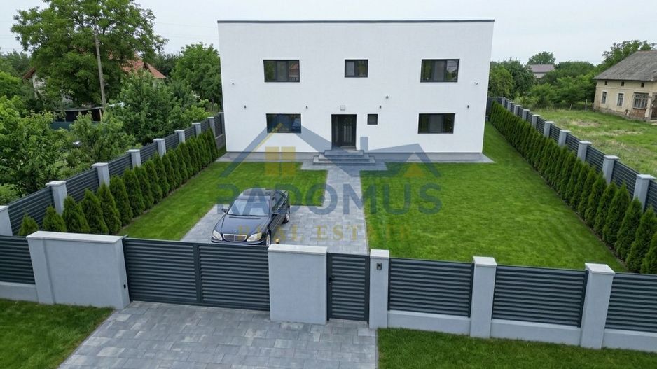 Vila Tătărani - 280 mp utili - 500 mp Teren - 8 Camere + 4 Băi - Poză 1