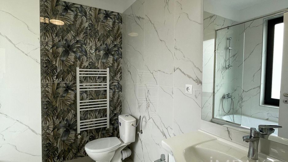 Casă / Vilă cu 4 camere de închiriat - Dezmir - Poză 13