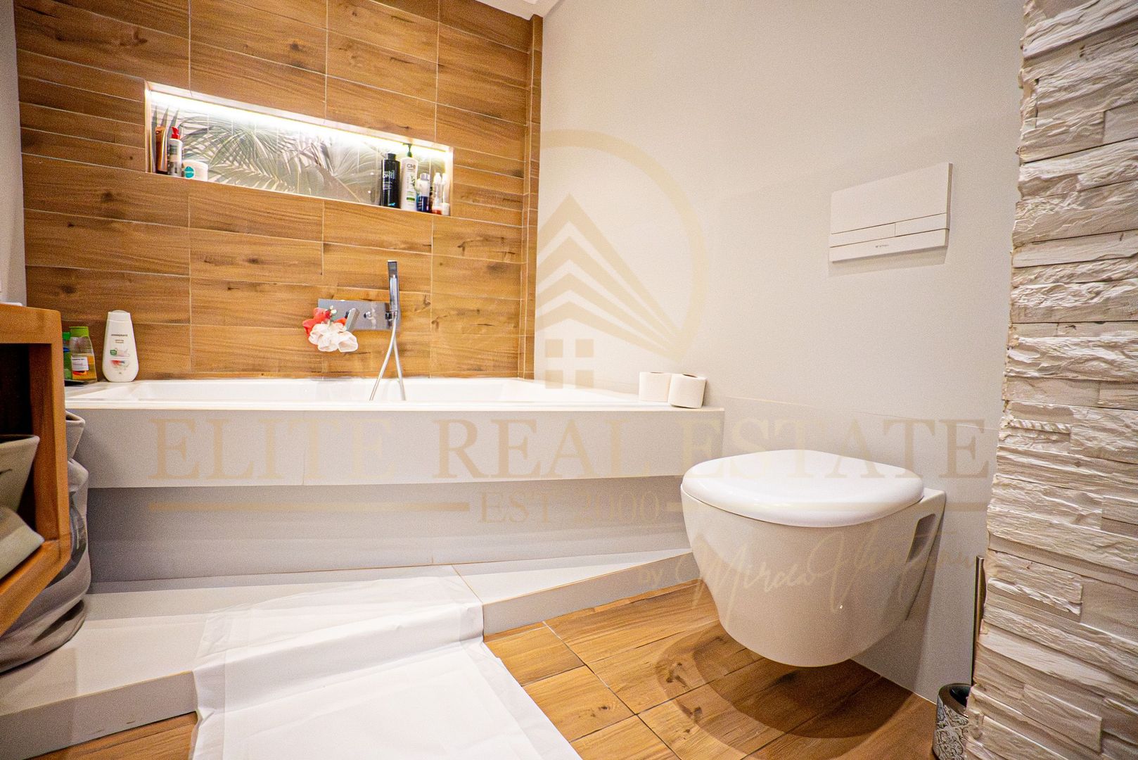 Apartament 3 camere Palazu Mare – 121 mp cu vedere la lac si parcare - Poză 16