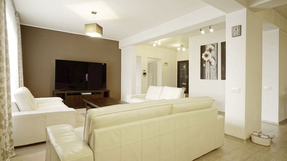 Ideal gradinita P+2, 8 cam, 6 dormt 6 bai, 3 garaje teren 650 mp, - Poză 37