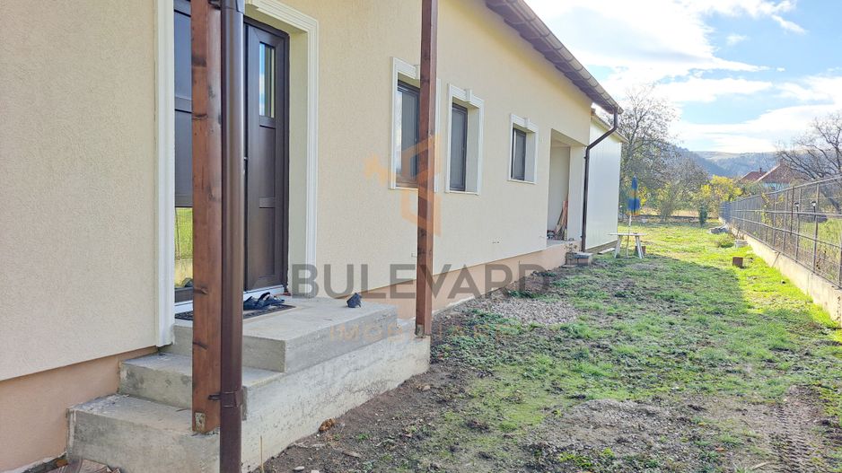 Casa noua + atelier 49 mp + teren 1030 mp! - Poză 3