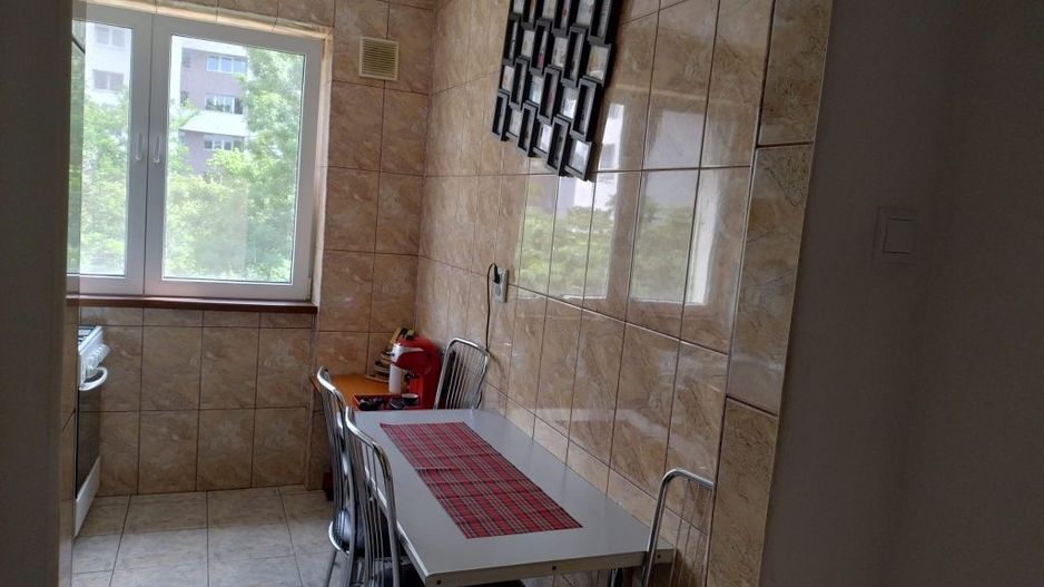 Vand apartament 2 camere - Poză 1