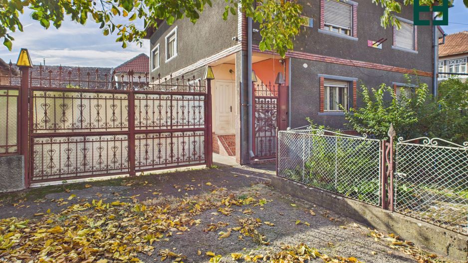 Casă cu 10 camere și 1437 mp teren în Ineu - Arad - Poză 1