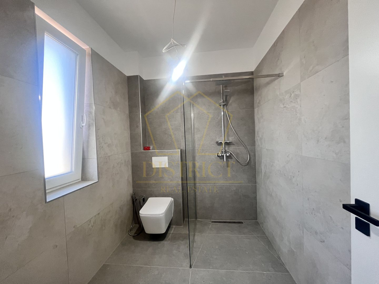 Duplex modern cu 5 camere si curte amenajata I Dumbravita - Poză 4