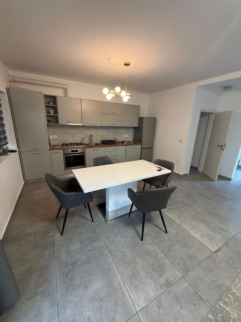 Locuinta cu 3 camere, curte si 2 locuri de parcare - Poză 3