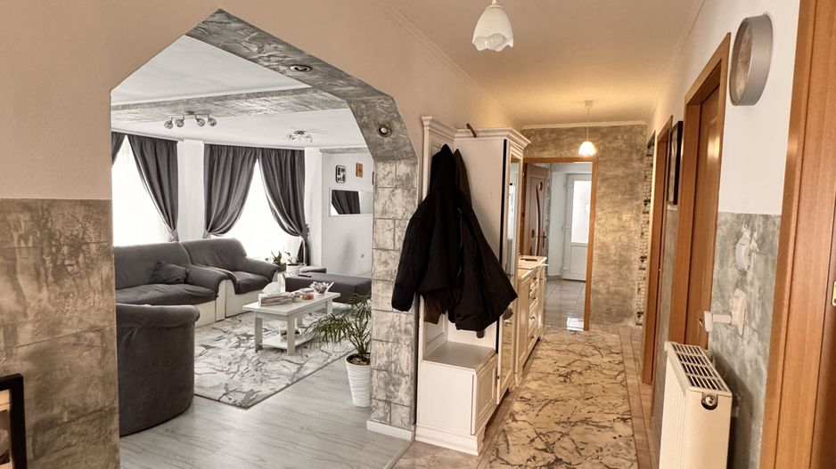 Vilă spațioasă cu 6 camere – Cartierul Viena, Oradea - Poză 10