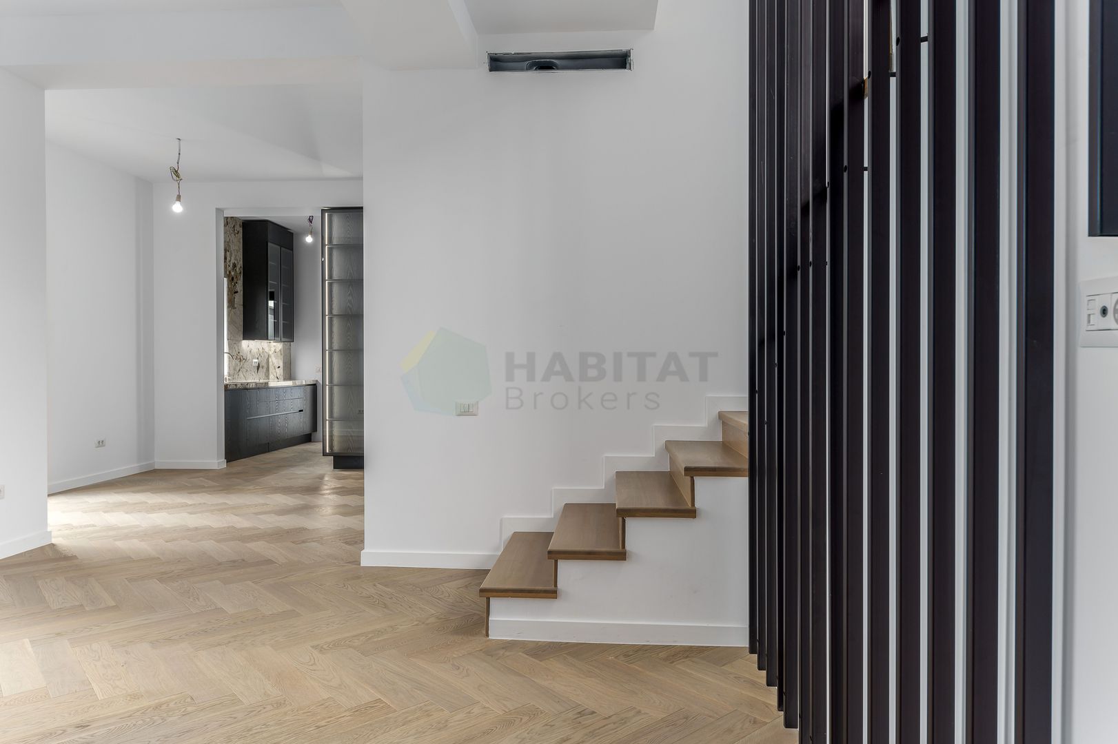 VILA IANCU NICOLAE, stil mediteranean, 5 dormitoare, 3 terase, gradina - Poză 12