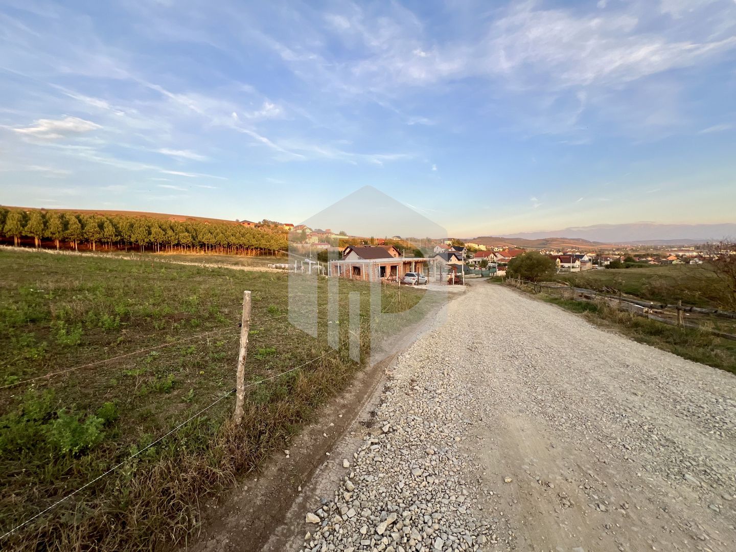 Parcela teren intravilan cu PUZ  si utilitati- Sura Mare- 352 MP - Poză 7