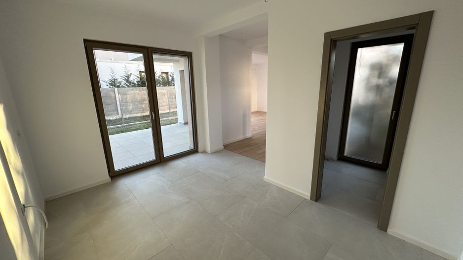 Casa cu 5 camere - Dumbarvita - Poză 15