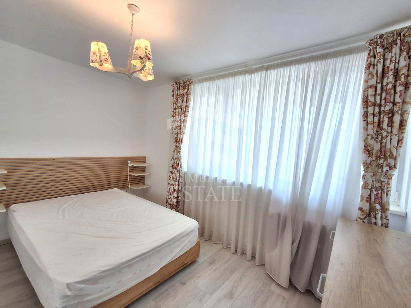 De Vanzare Apartament  2 camere Obor - Poză 1