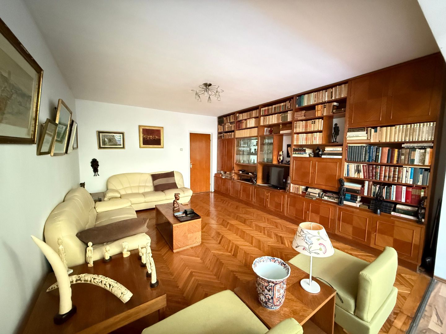 De vanzare 4 camere, curte exclusivă 250 mp, Str. Uruguay - Bucuresti - Poză 1