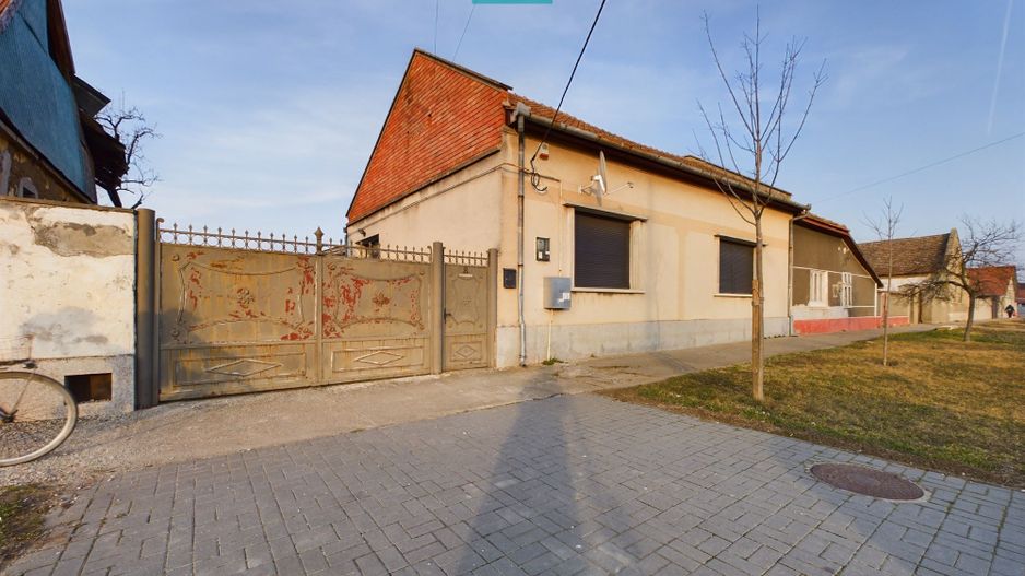 Casă generoasă în Periam județ Timiș - Poză 1