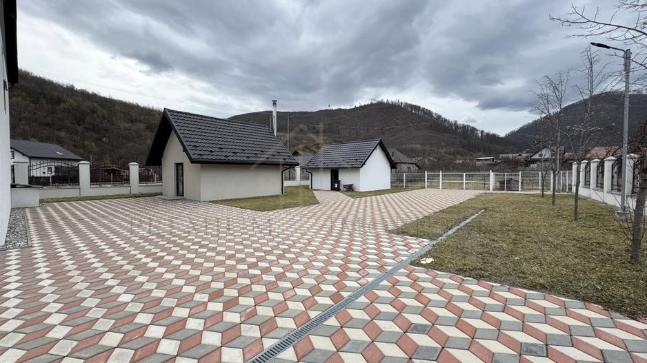 Vila de Lux la 13 km de Onesti - Poză 24