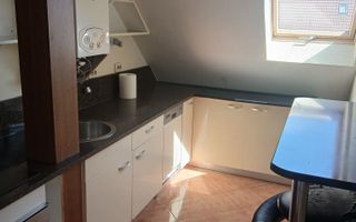 Apartament cu centrală proprie și spațiu de depozitare. - Poză 2
