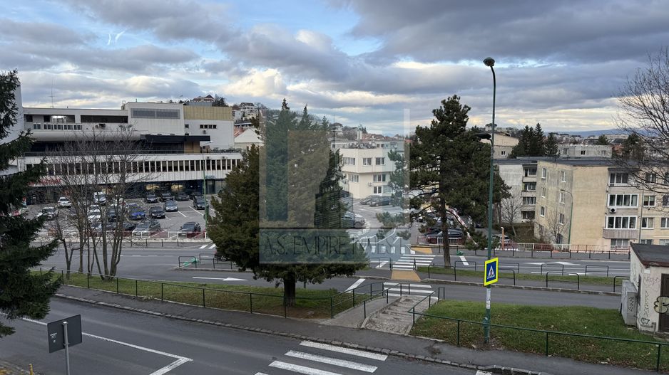 Apartament 4 camere, 120 mp utili-zona Centrul Istoric - Poză 1