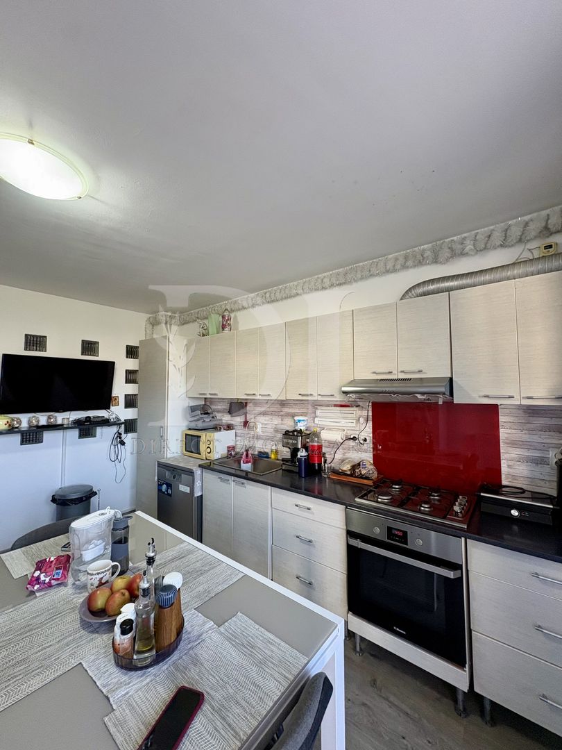 Apartament cu 3 camere -zona Eroilor Floresti - Poză 4