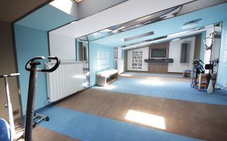 O casa deosebita cu Piscina - Poză 12